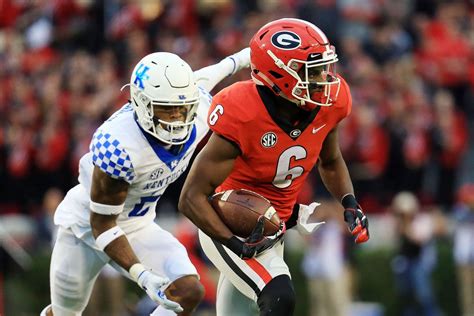 Georgia and Kentucky will square off between the hedges on Saturday in a meeting of undefeated SEC Eastern Division foes. The Dawgs Daily staff is here with their final score predictions for the game.